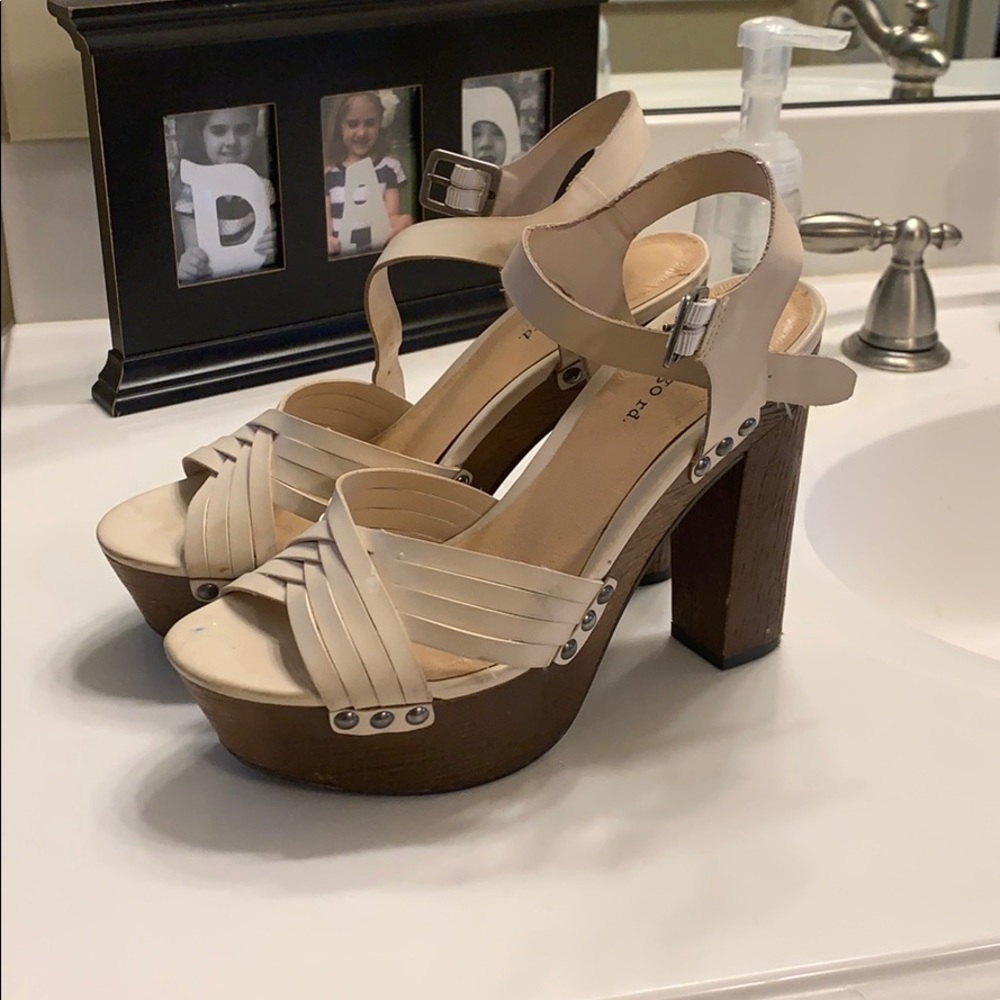 Super cute 70’s style heels